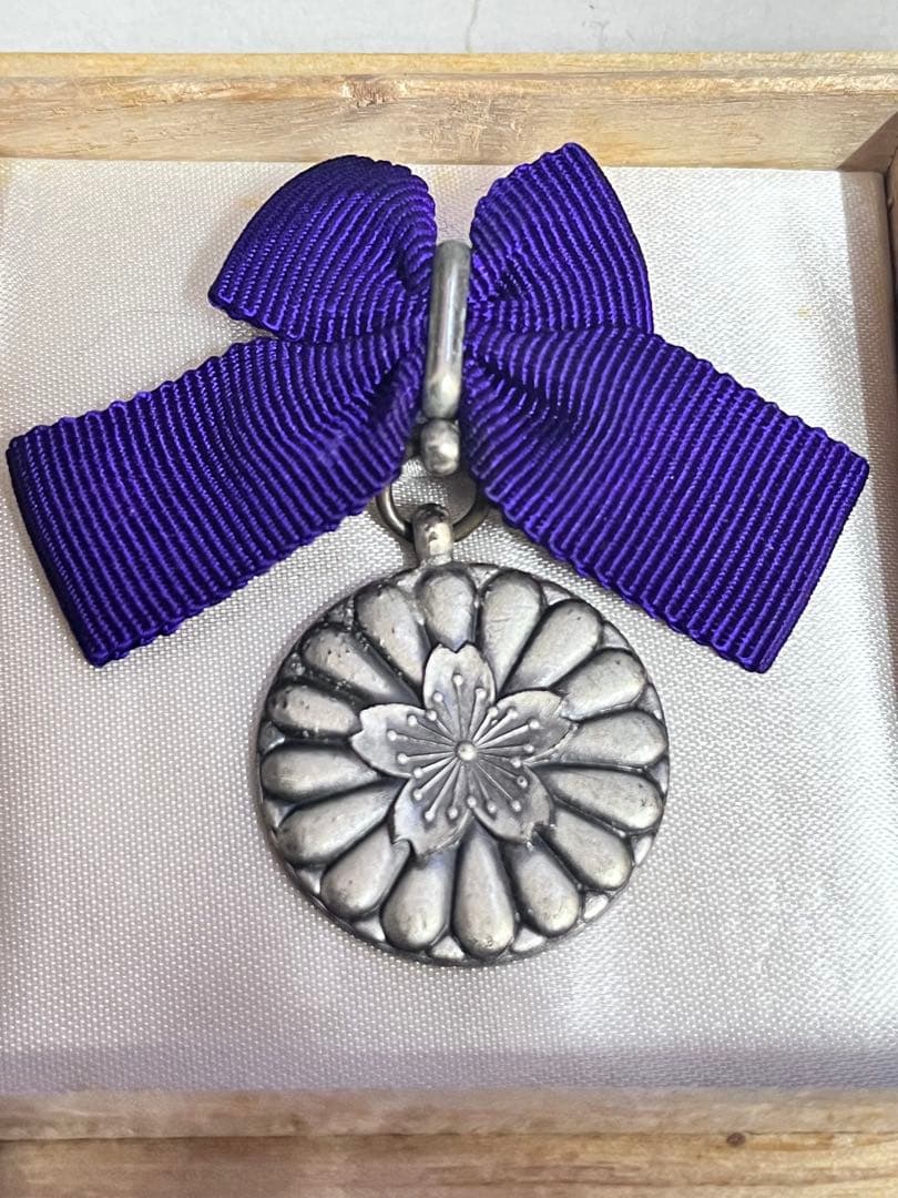 E631 勲章　勲章まとめ売り　勲七等青色桐葉章　 勲八等白色桐葉章