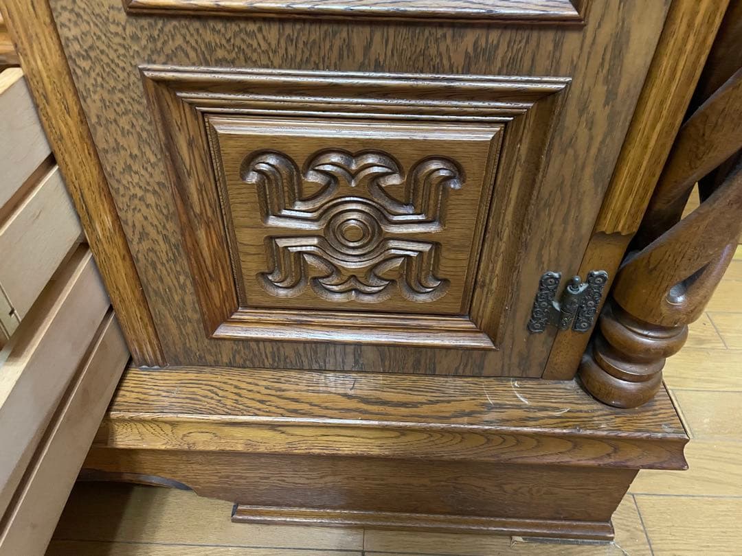 引き渡し限定　クラシック木製キャビネット サイドボード家具　アンティーク家具