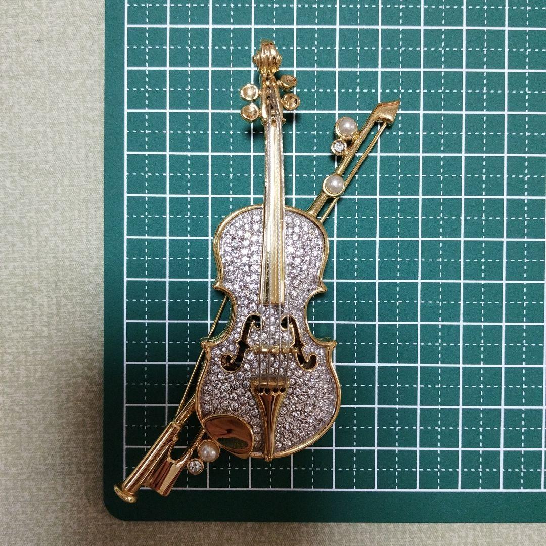 スワロフスキー　バイオリン　ブローチ