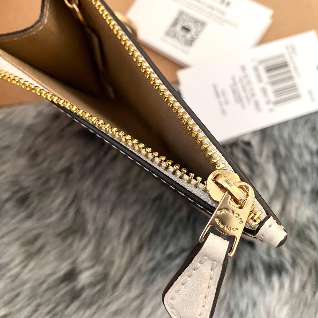 新品　正規品☆COACH(コーチ) ケース　ホワイト 花柄 レザー