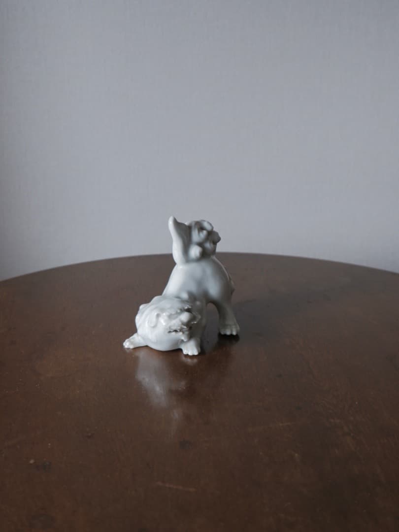 鍋島焼　白磁　獅子　置物　銘なし　アンティーク　Q2057