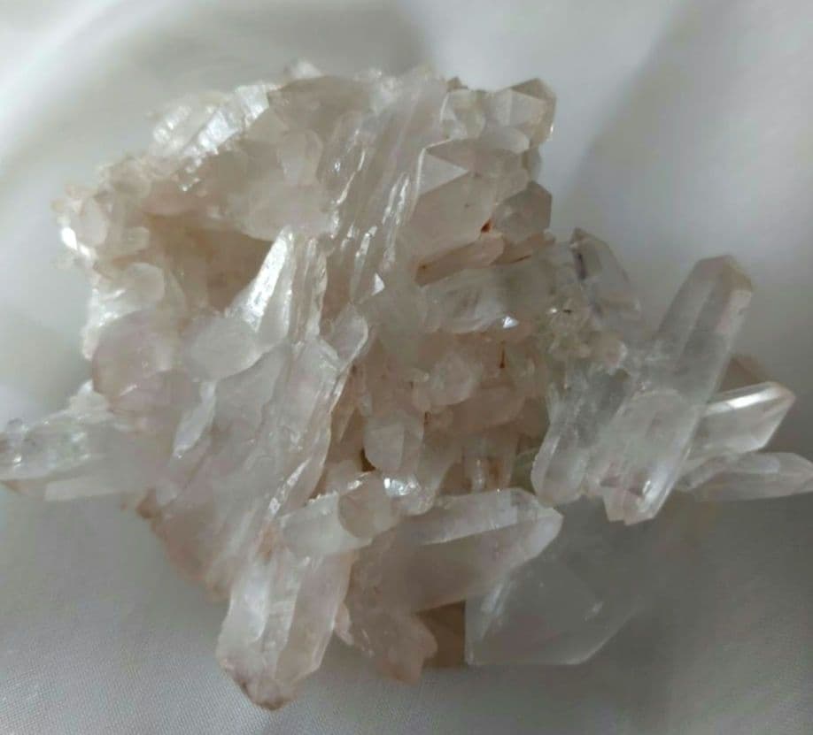 薔薇と棘＊虹入り マニカラン産ピンククォーツ&グリーンファントム DTクラスター