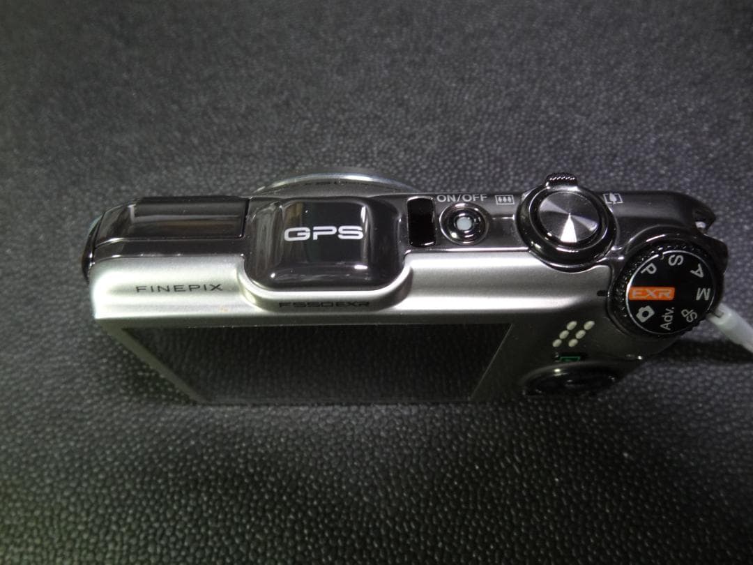 FINEPIX F550EXR シャンパンゴールド 外観極上