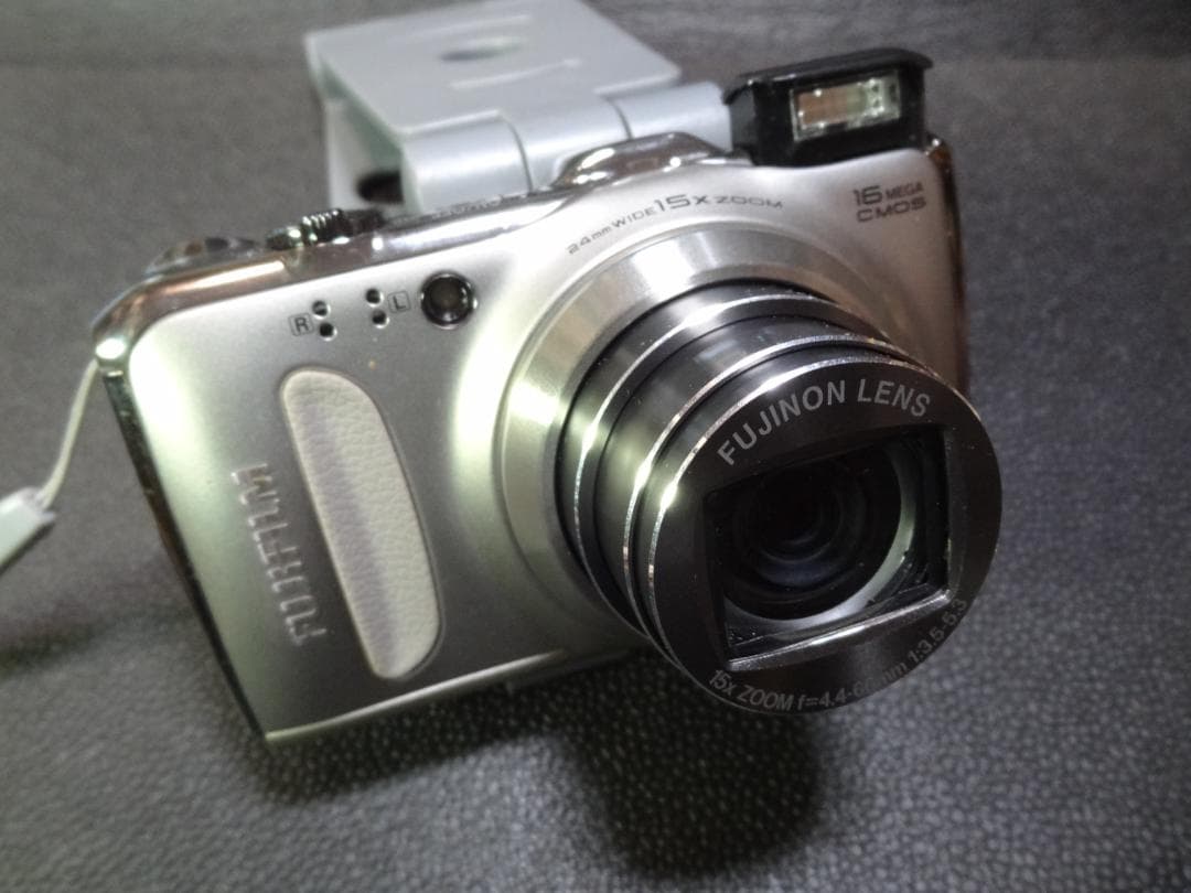 FINEPIX F550EXR シャンパンゴールド 外観極上