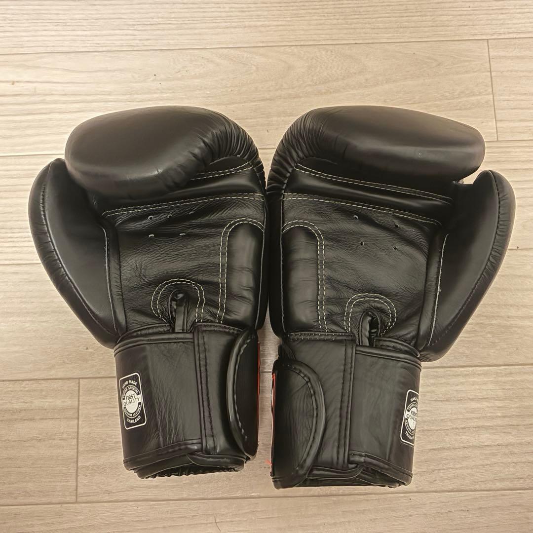 TWINS 8オンス　 ツインズ　ボクシング グローブ ウインディ　キック