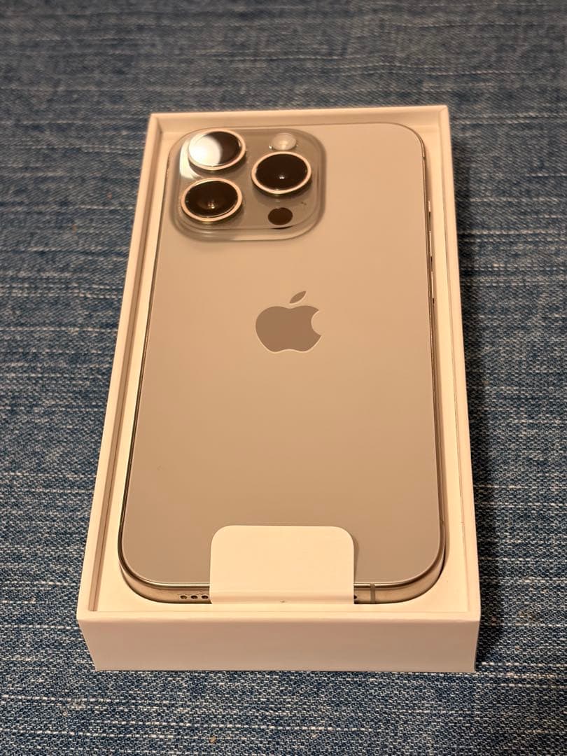 iPhone 15 Pro 256GB MOFTケース付　シルバー　SIMフリー