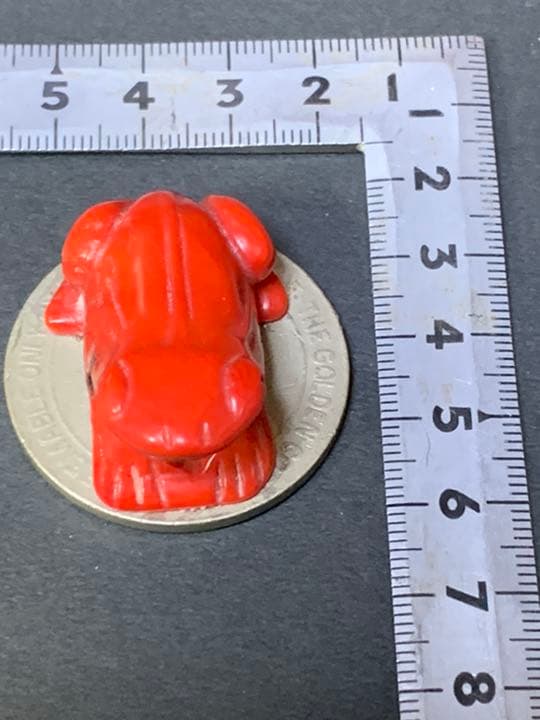 蛙　彫刻　　置物　赤い山サンゴ珊瑚