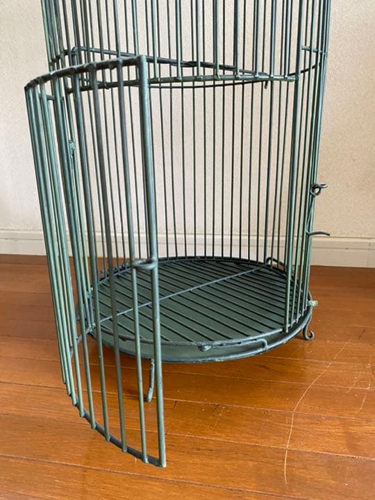 インコ等の鳥籠です。