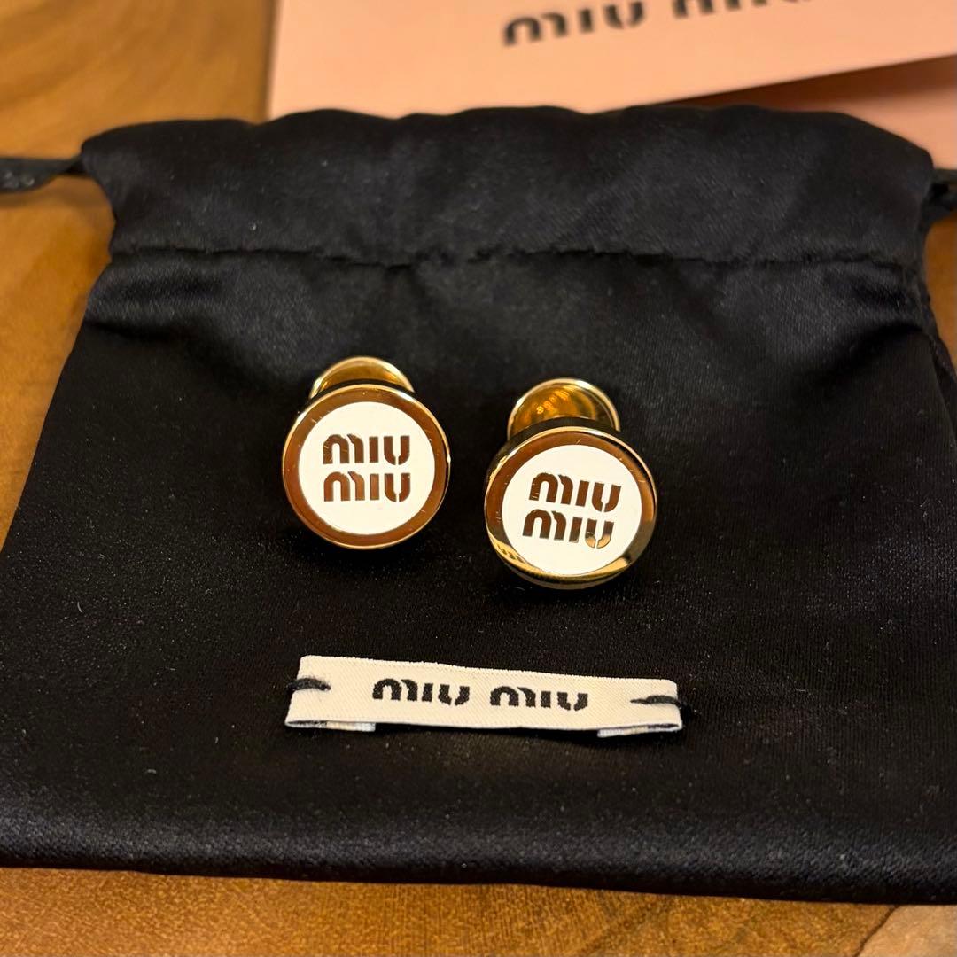miumiu エナメルメタル ピアス