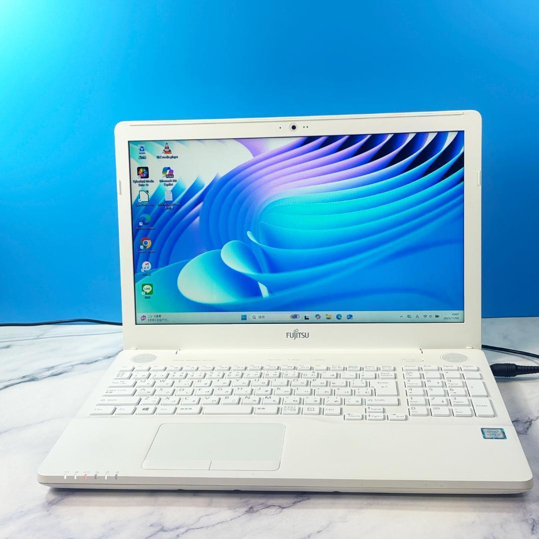 16GBは残りわずか！Corei7・SSD512・ホワイト ノートパソコン