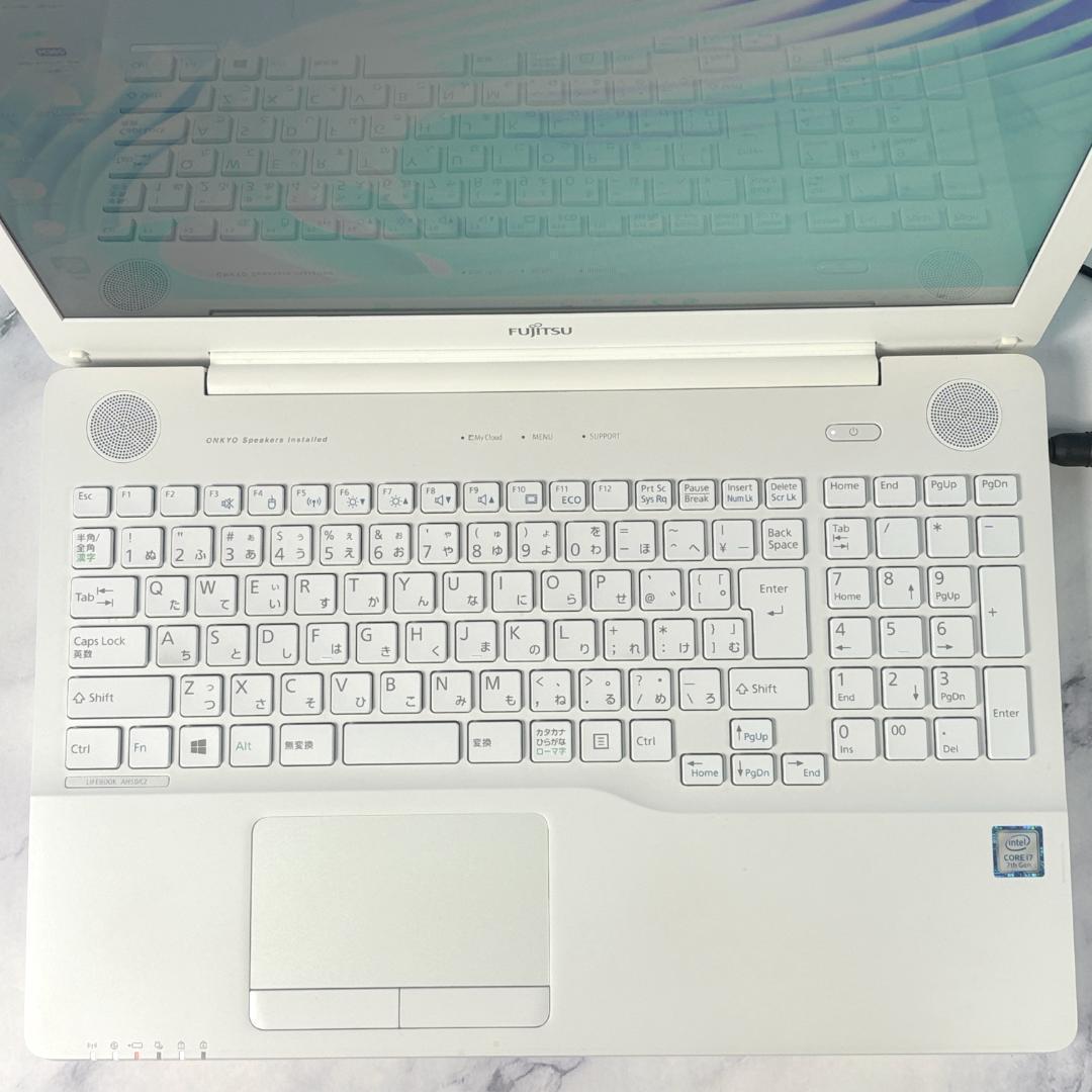 16GBは残りわずか！Corei7・SSD512・ホワイト ノートパソコン