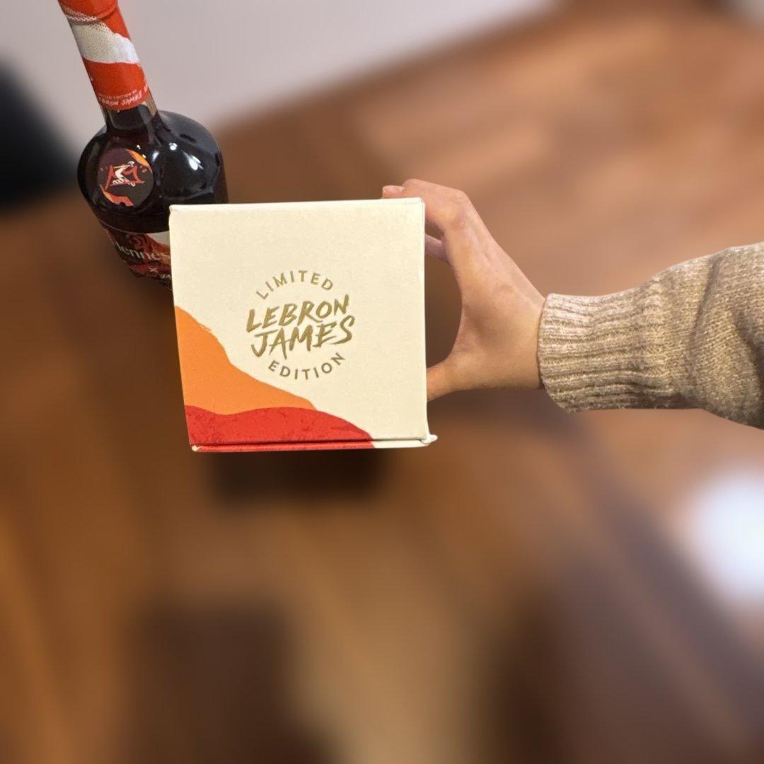 Hennessy V.S レブロンジェームズ リミテッドエディション 700ml