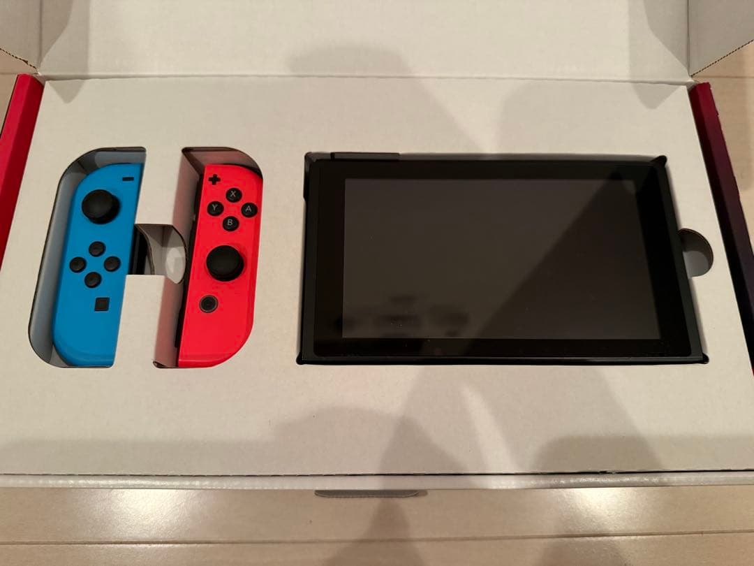 Nintendo Switch ニンテンドースイッチ本体　ネオンレッドブルー