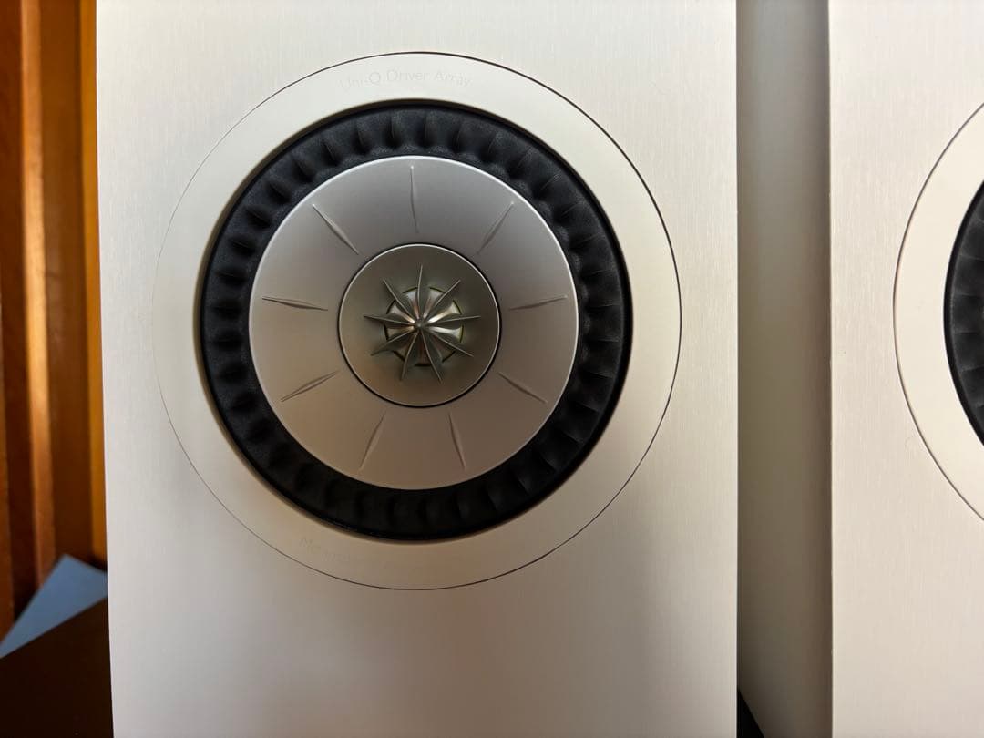 KEF Q1 （サテンホワイト）