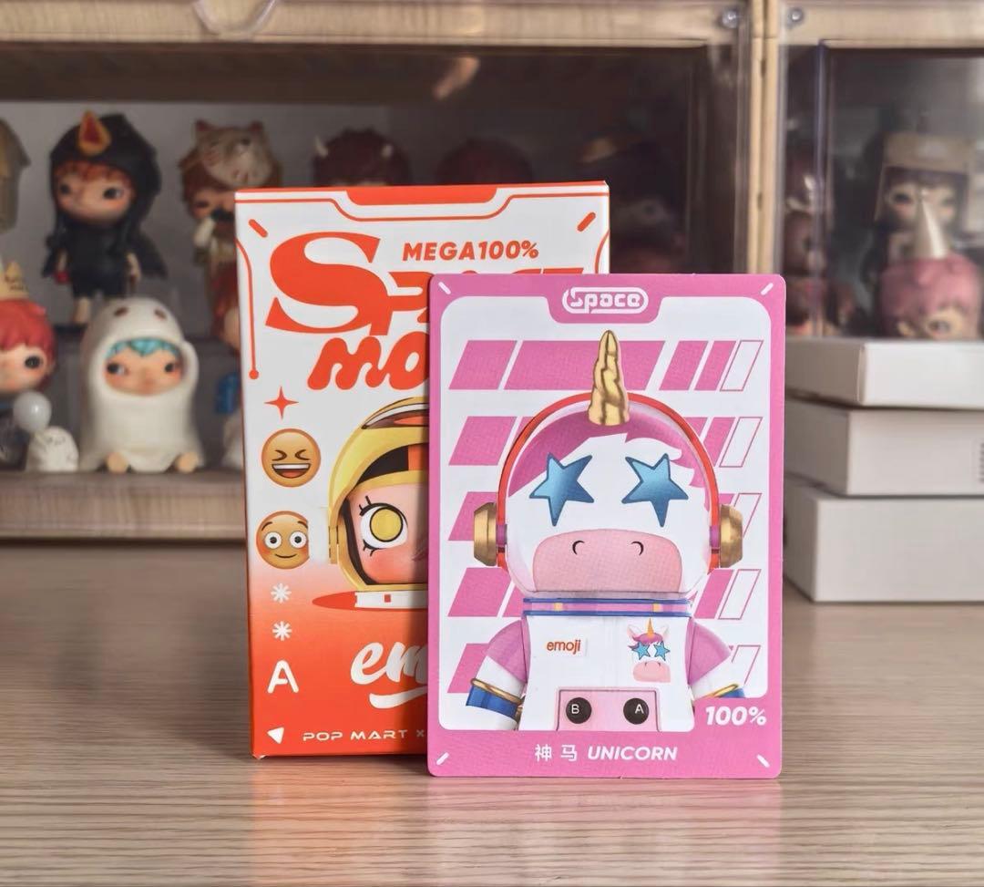 MEGA SPACE MOLLY 100% × emoji シリーズ