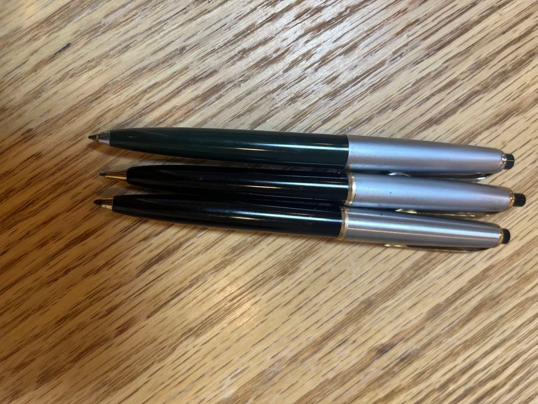 MONTBLANC ノック式ボールペン　シルバー&グリーンのツートン