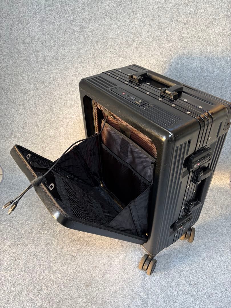 【タビトラ】スーツケース　キャリーカート USBポート付き