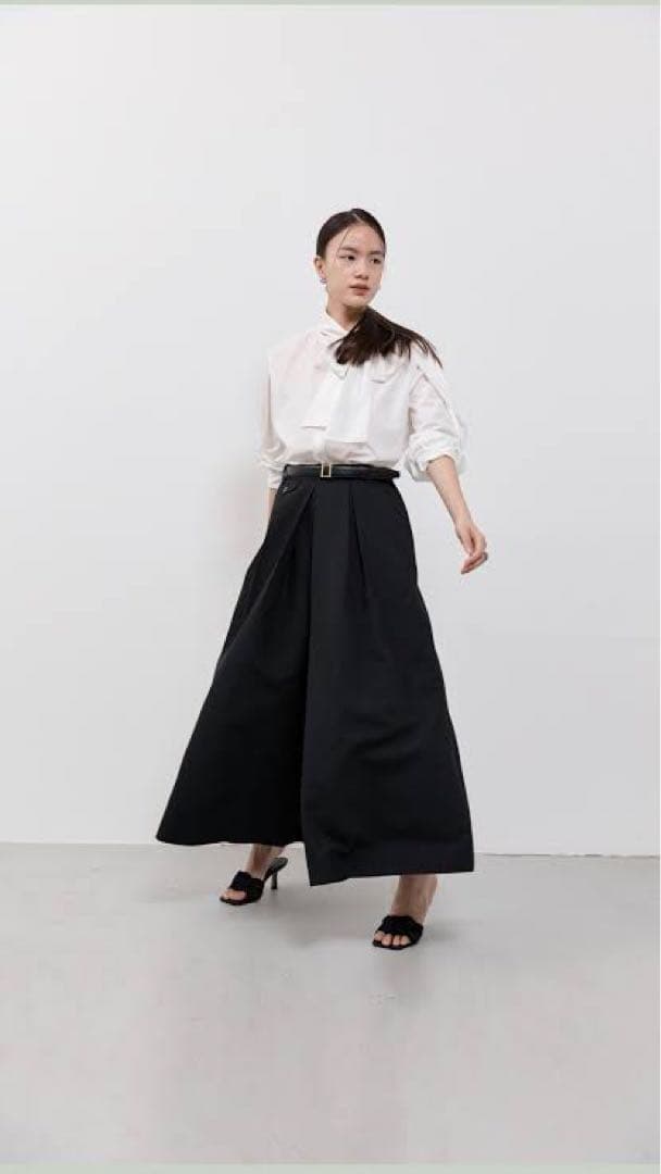 【美品】YONFA (ヨンファ) アコーディオンパンツ