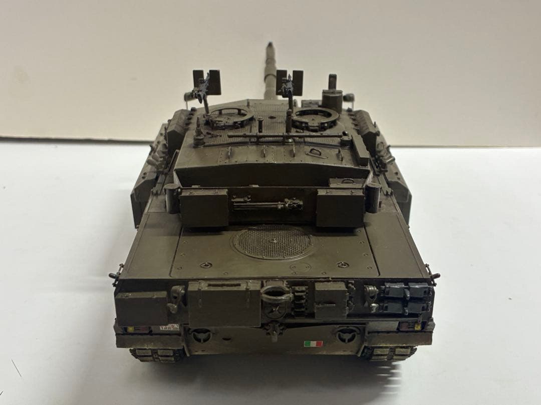 トランペッター　C1 アリエテ PSO 戦車　1/35 模型　完成品　イタリア