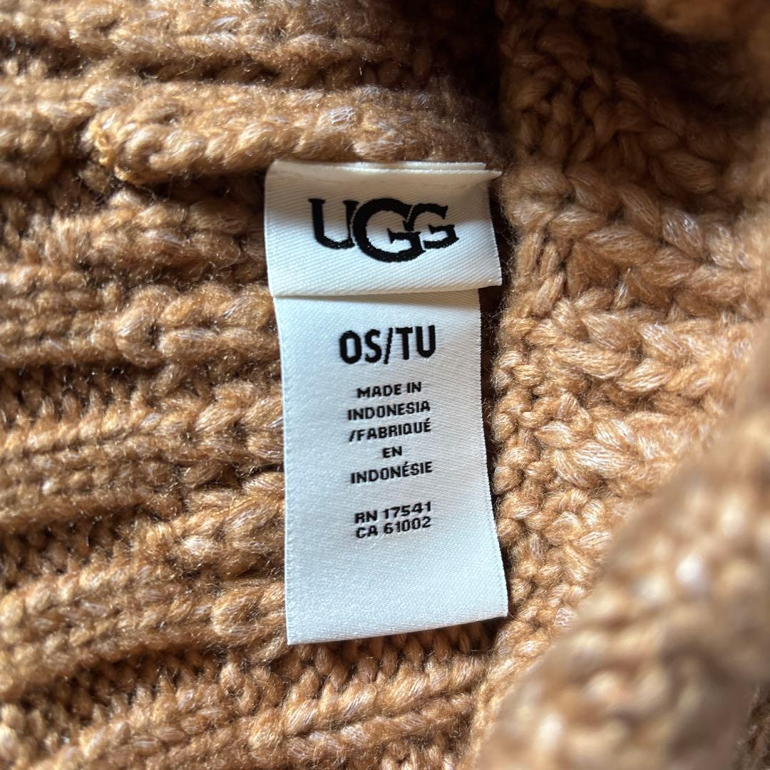 UGG ベージュ ニット帽 ポンポン付き OS/TU
