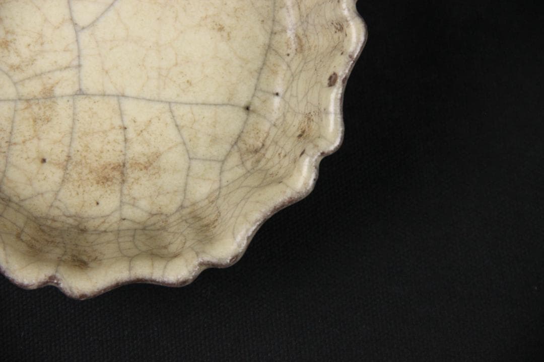 中国美術 開片釉 小皿　近代　哥窯　菱花形　茶道具　小鉢 裂紋釉 EN21-05