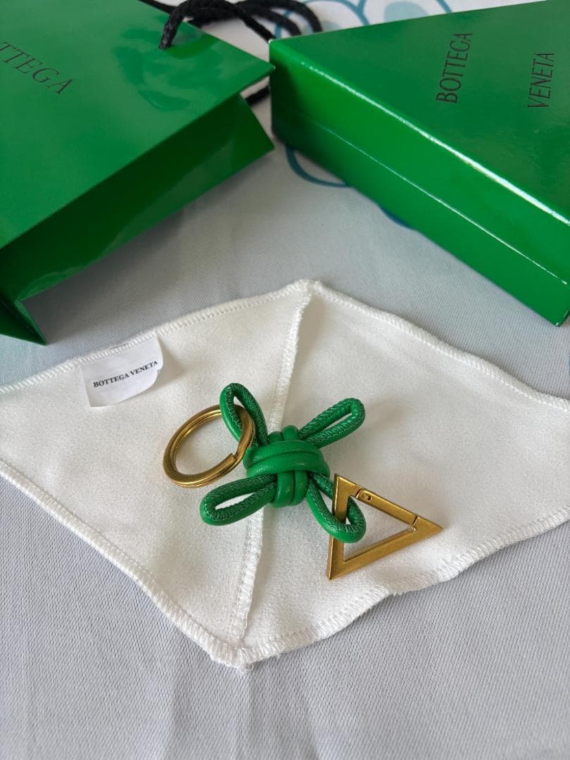 【匿名配送】ボッテガヴェネタ キーホルダー グリーン バッグチャーム
