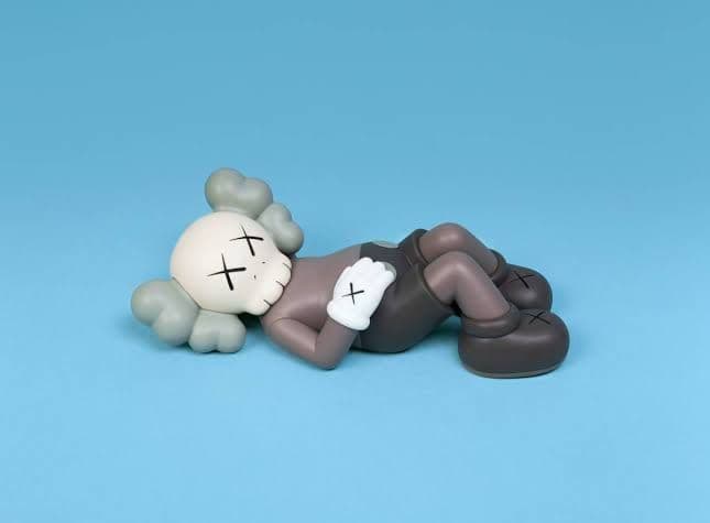 KAWS HOLIDAY JAPAN  フィギュア 2体セット