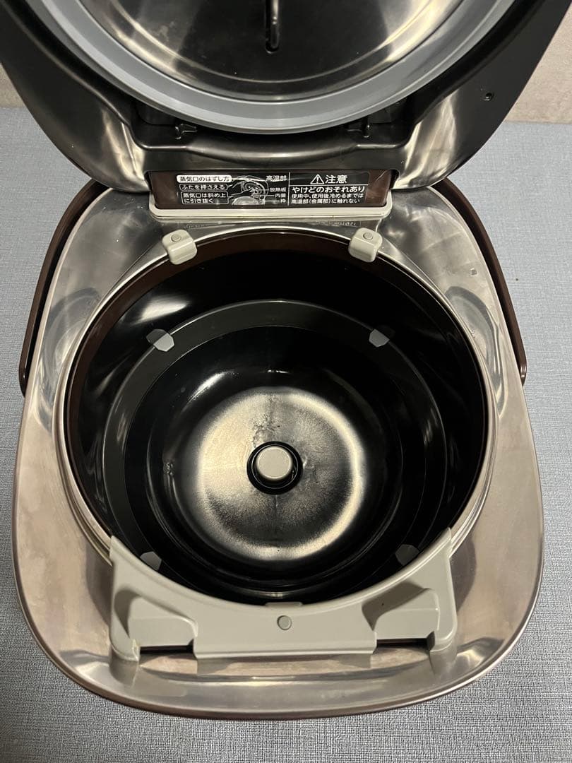 ☆東芝 真空圧力IHジャー 炊飯器 5.5合 炎匠炊き　RC-10E9VS