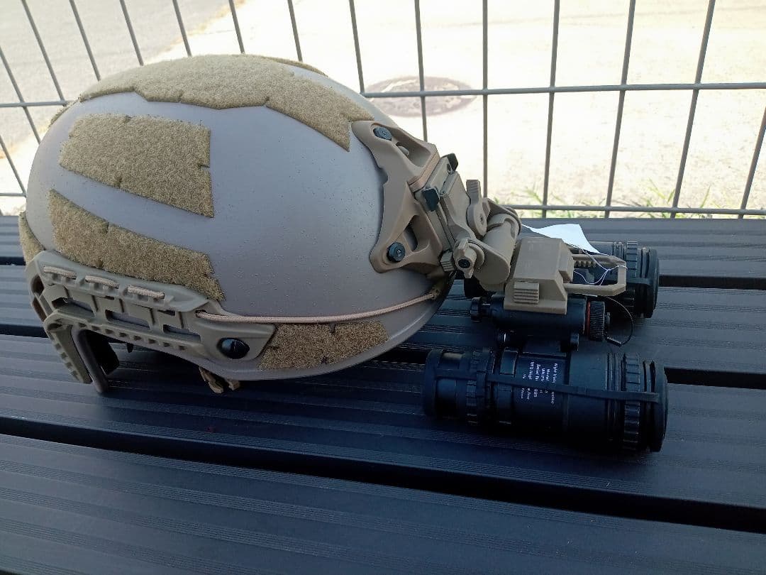 REVISION CAIMAN　 FMA PVS-15 ナイトビジョン　レプリカ