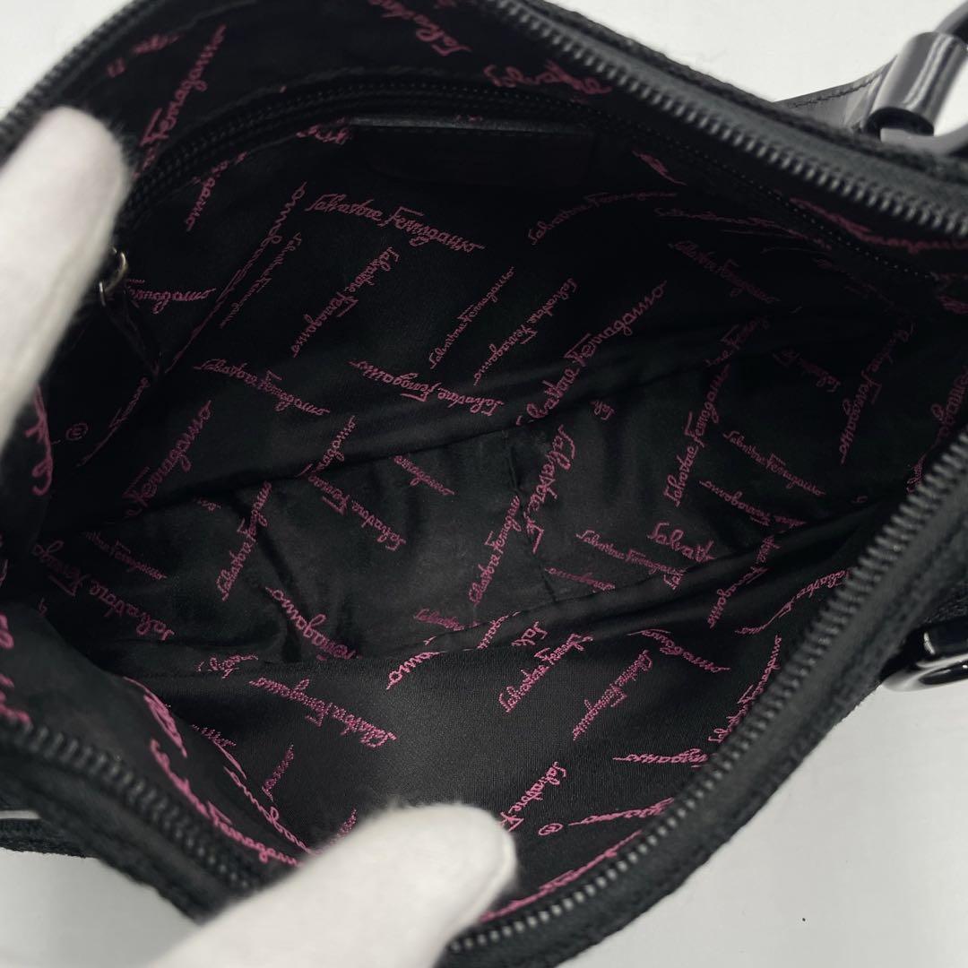 極美品● フェラガモ ショルダーバッグ ワンショルダー ガンチーニ キャンバス