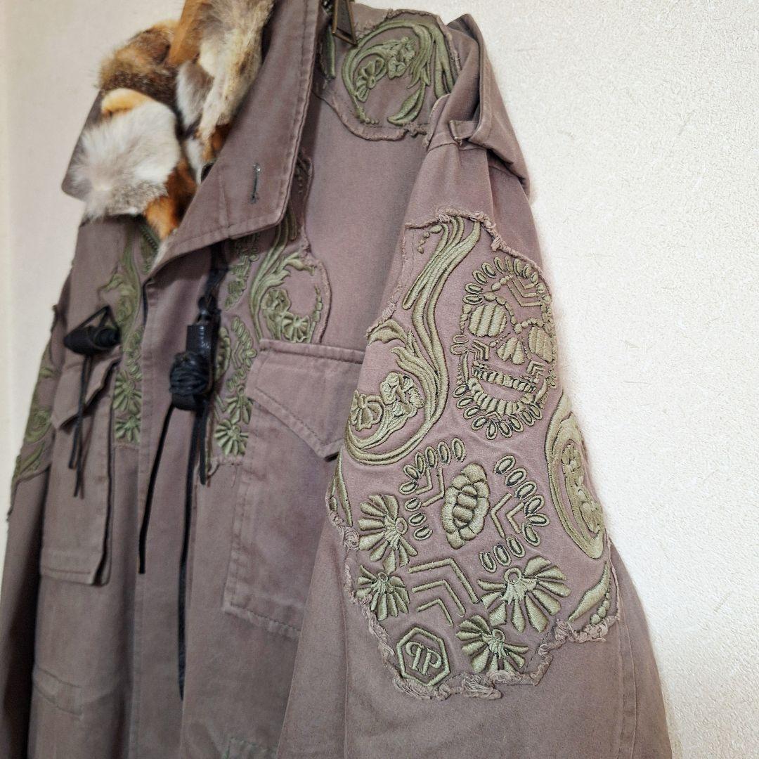 フィリッププレイン 裏地マルチカラ ーラビットファー付 スカル刺繍 ハーフコート