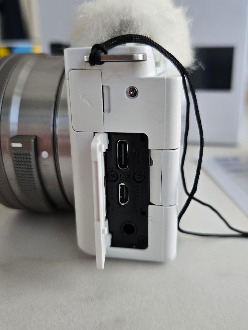 SONY ZV-E10 ホワイト カメラ本体&レンズ&グリップ