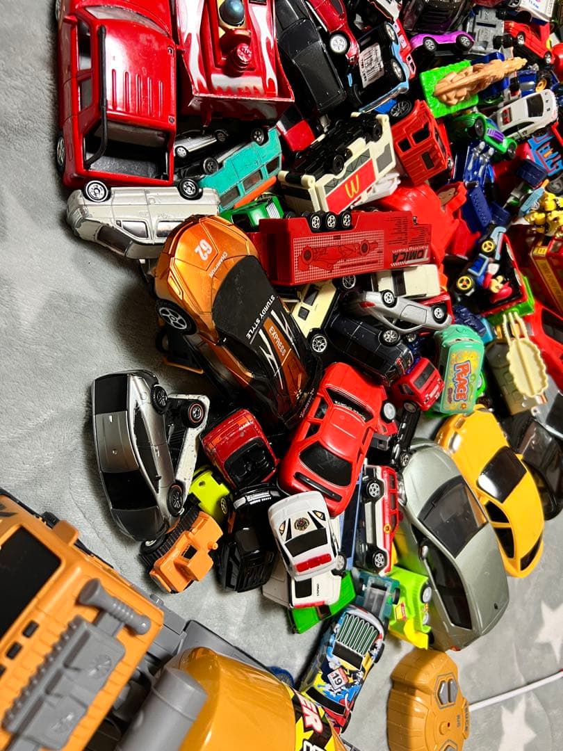 ミニカー まとめ売り 5.6kgあります。