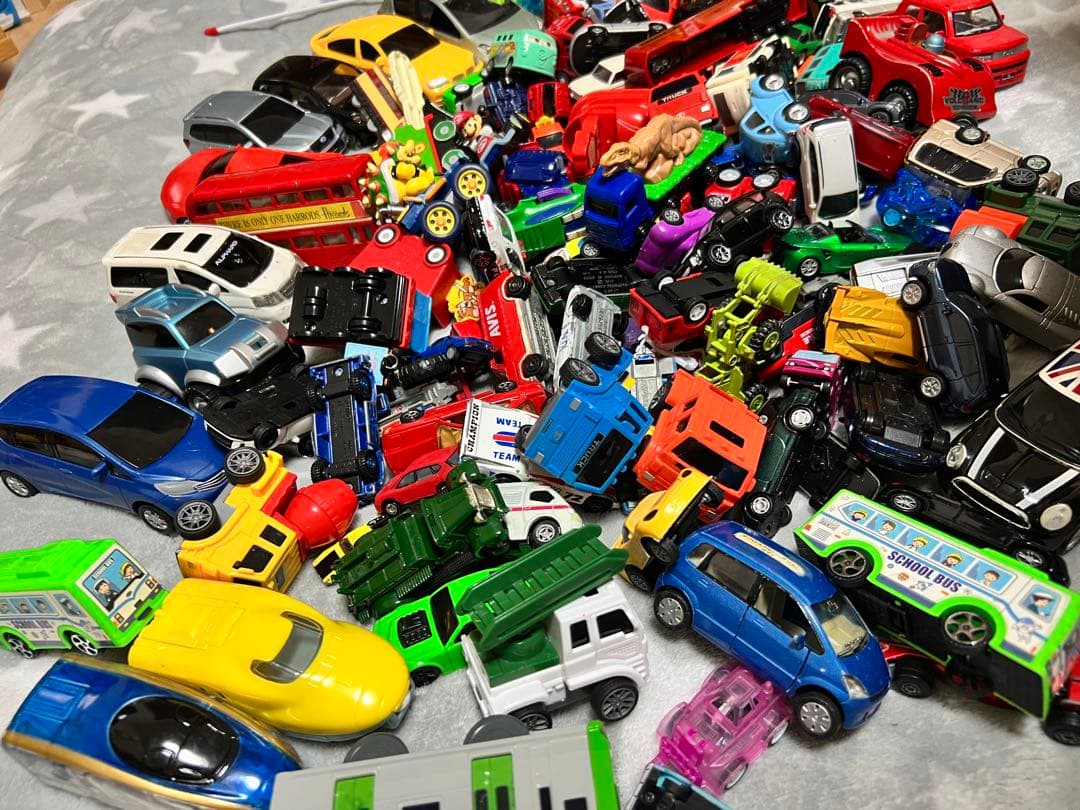 ミニカー まとめ売り 5.6kgあります。