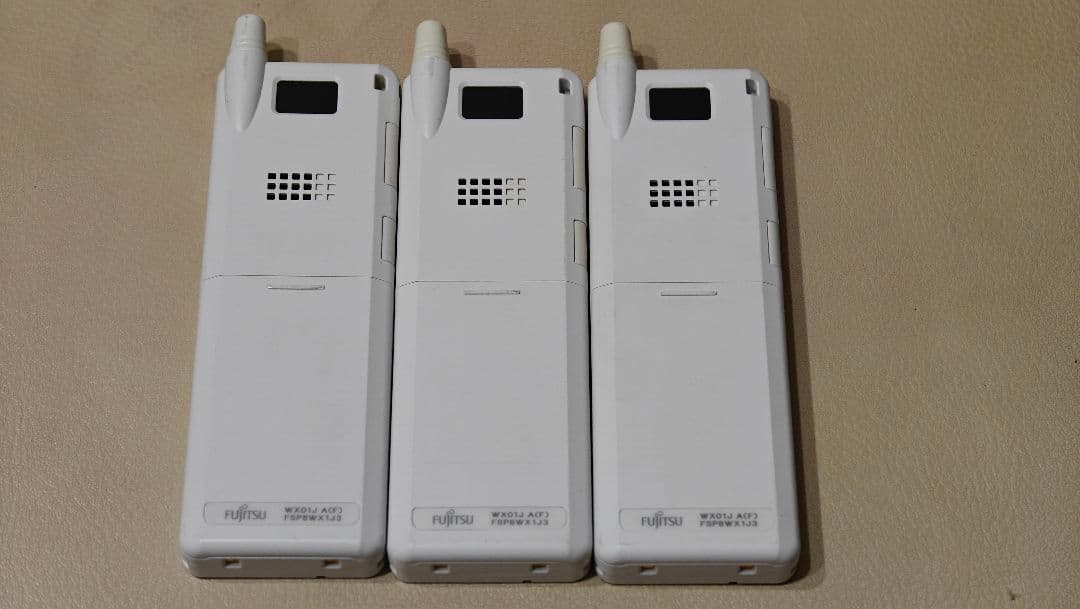 ★中古品★Fujitsu PHS本体 ホワイト 3台セット