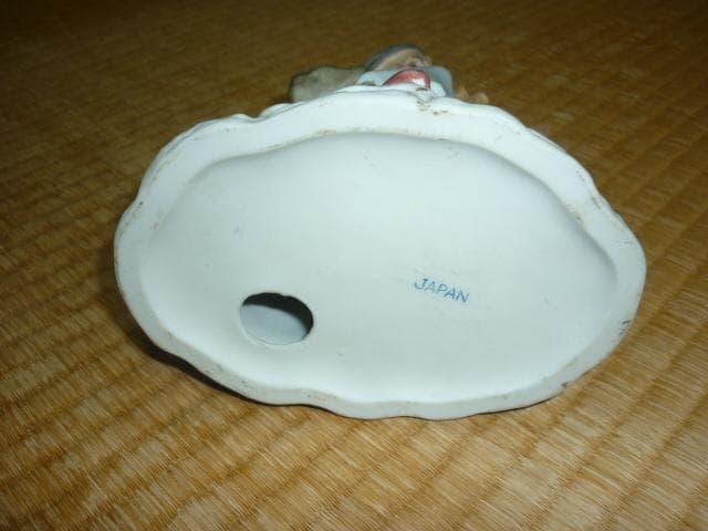 1950年代 日本製輸出品◆瀬戸ノベルティ『切り株に座り薪を持つ老婆』陶人形