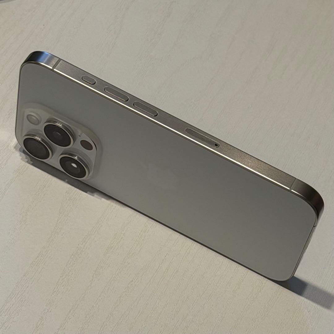 【ちけ】iPhone 15 Pro 256GB SIMフリー 美品