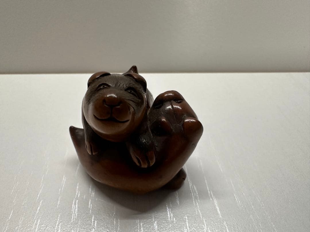 根付(netsuke) 2 匹の寄り添う犬　木製　江戸時代