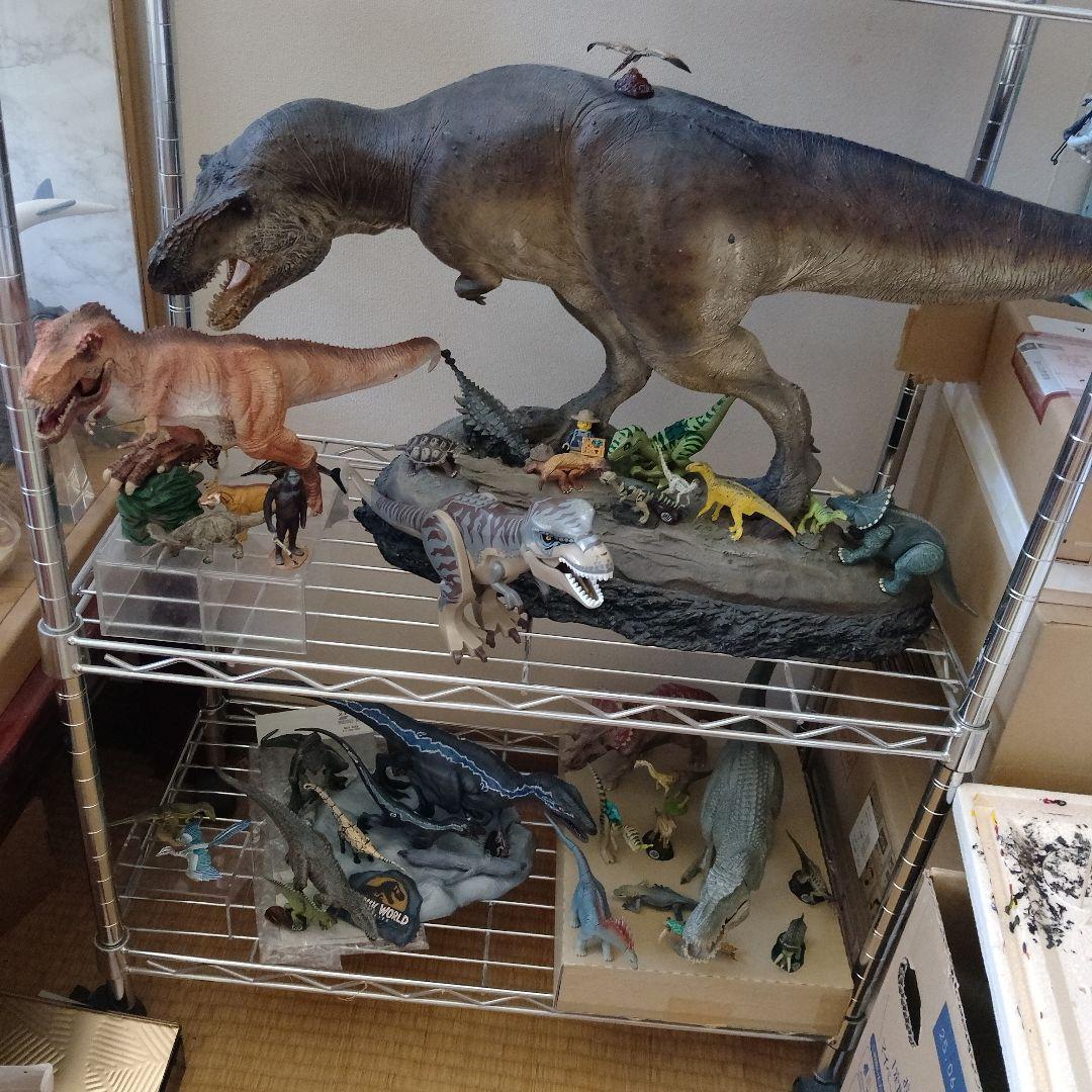 ティラノサウルス　スタチュー