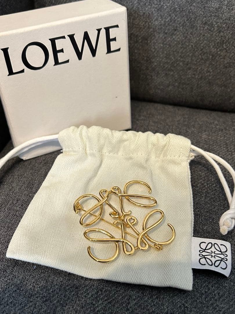 ロエベ　ブローチ　ゴールド　コサージュ