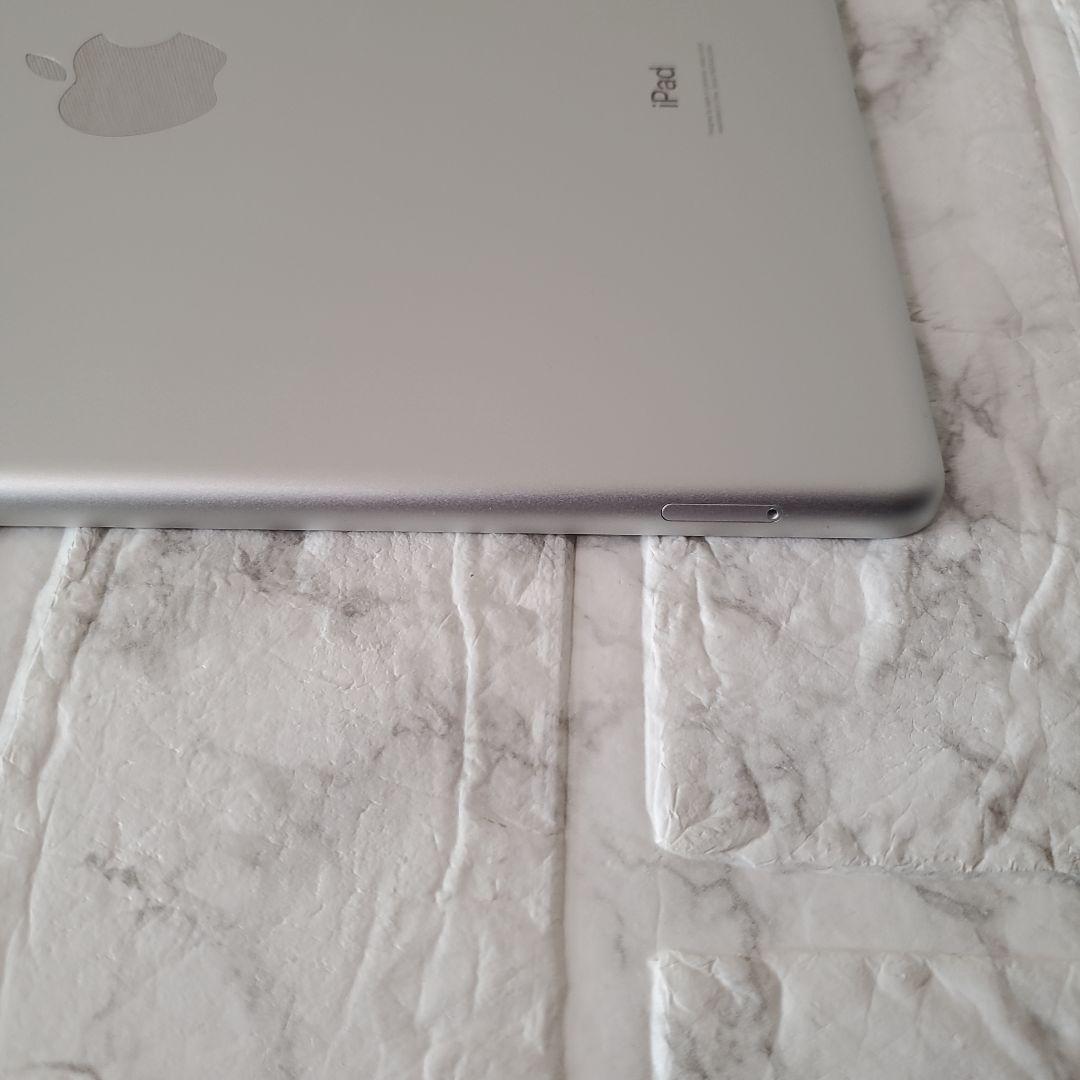 257 iPad 8世代 32GB SIMフリー シルバー