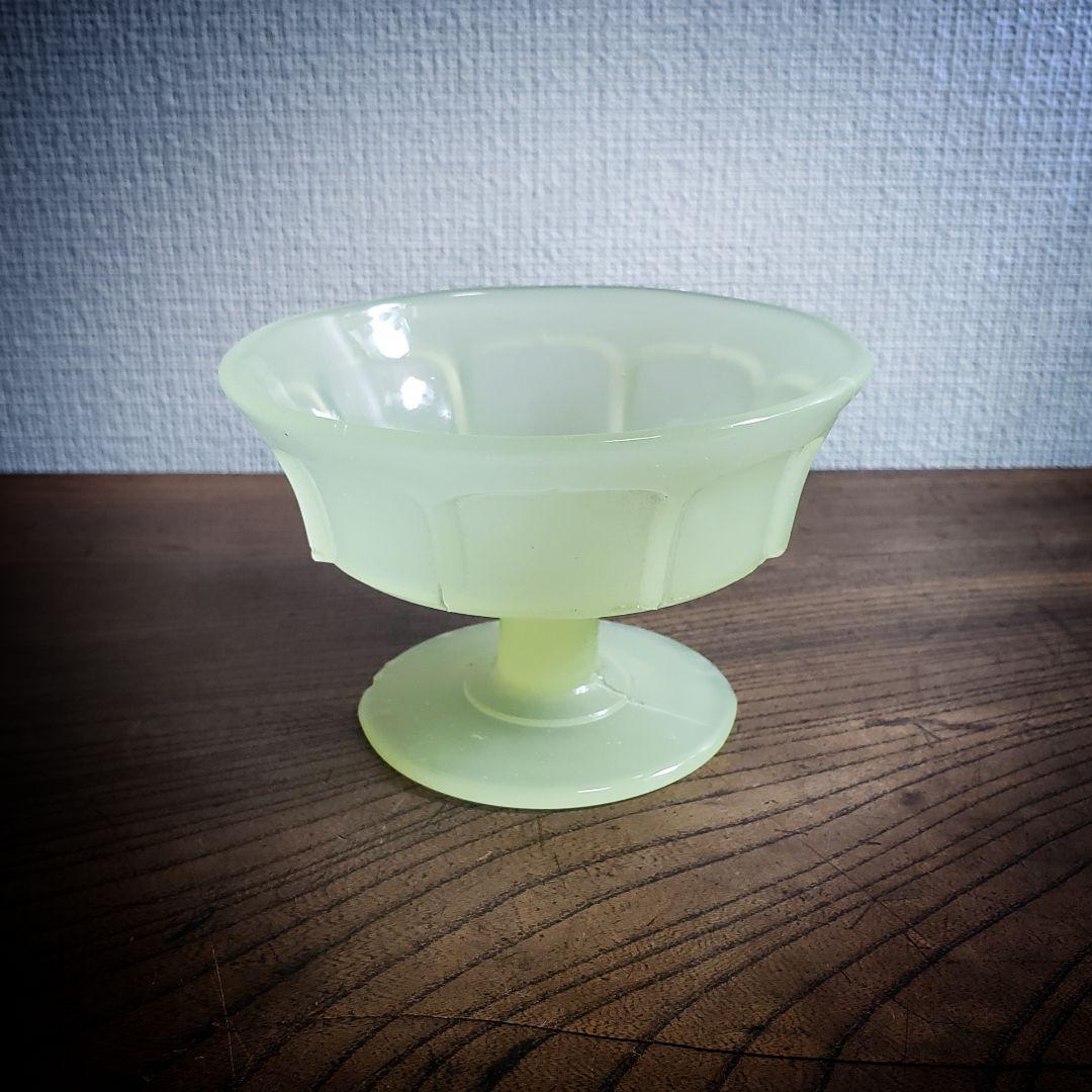 黄練りウランガラス　氷コップ　乳白色　明治　大正ロマン　デザートカップ　訳あり