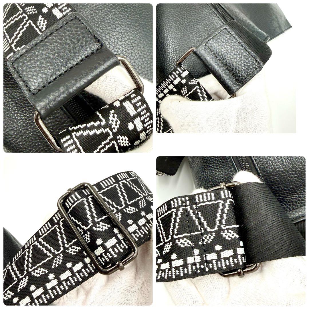 WEB限定イアパピヨネ 柄ワイドテープ ショルダーバッグ ブラック 幾何学 模様