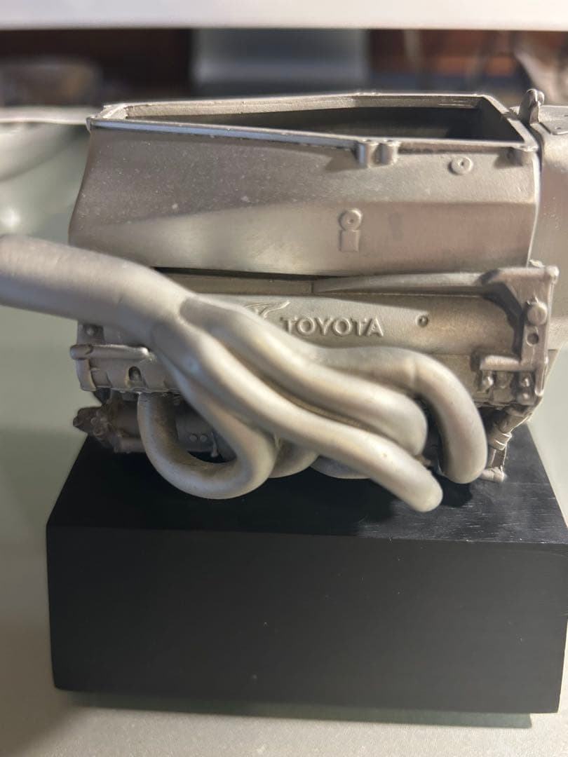 F1 TOYOTA 2005エンジン模型　金属