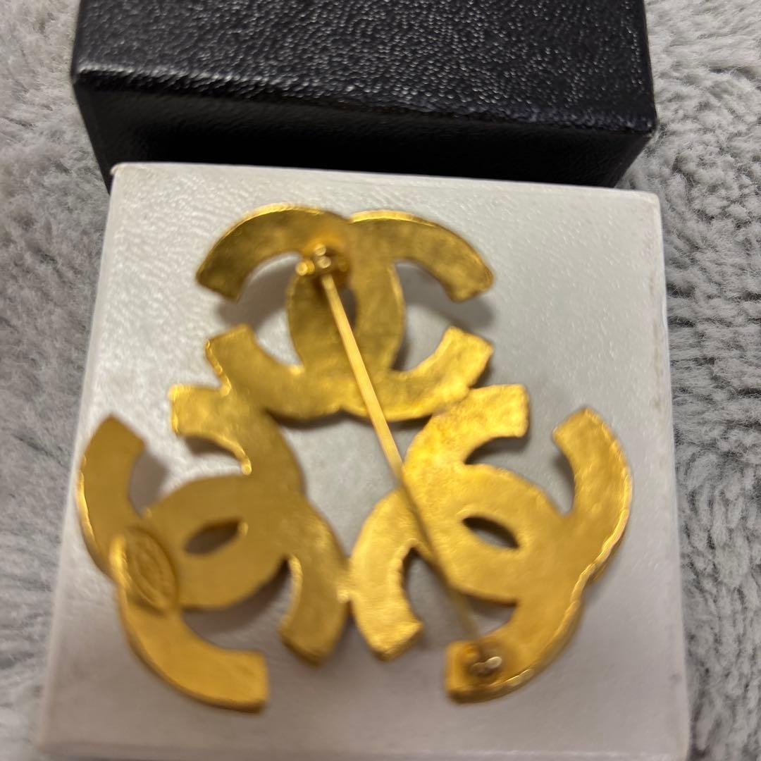 け*い様 CHANEL ゴールド 三連ロゴ ブローチ★ヴィンテージ