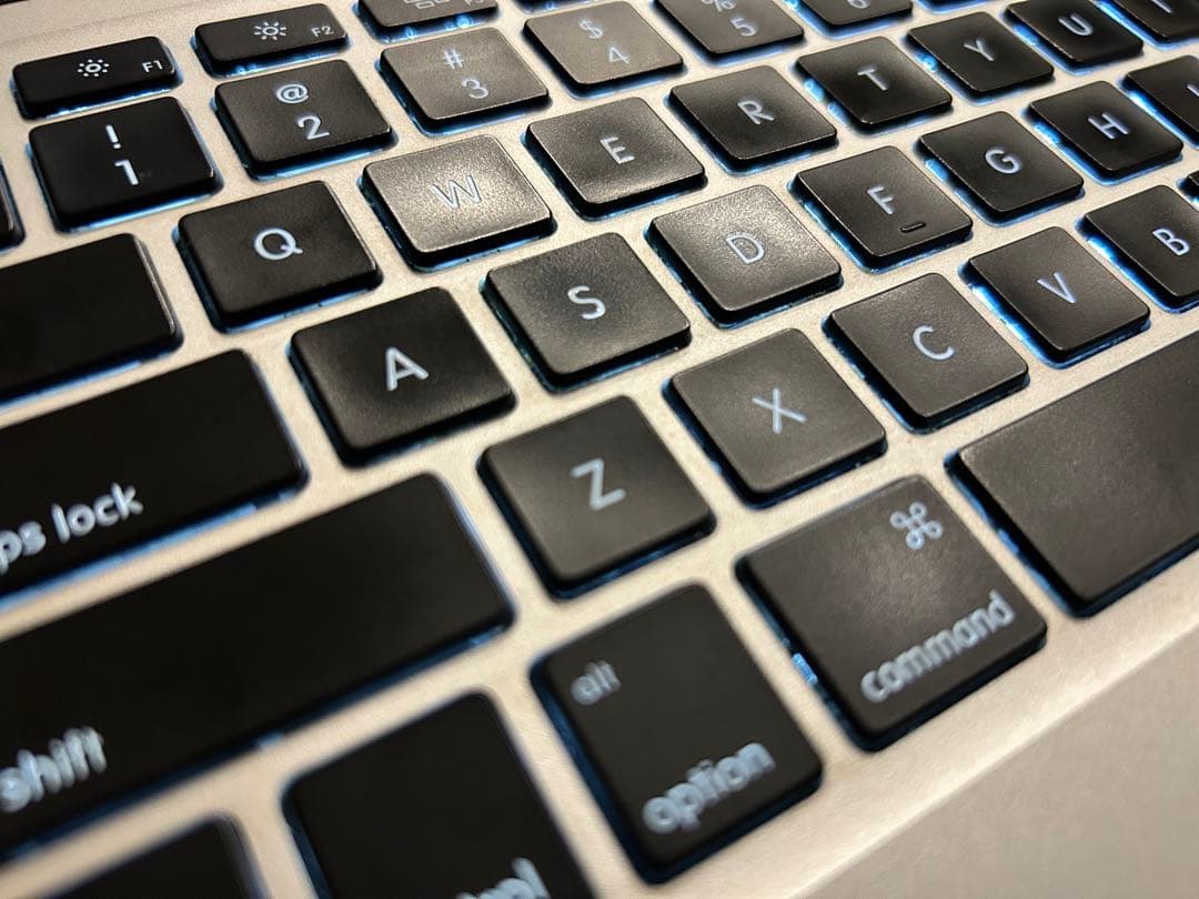 MacBook本体 Apple MacBook Air 1.7GHz i7 8GB