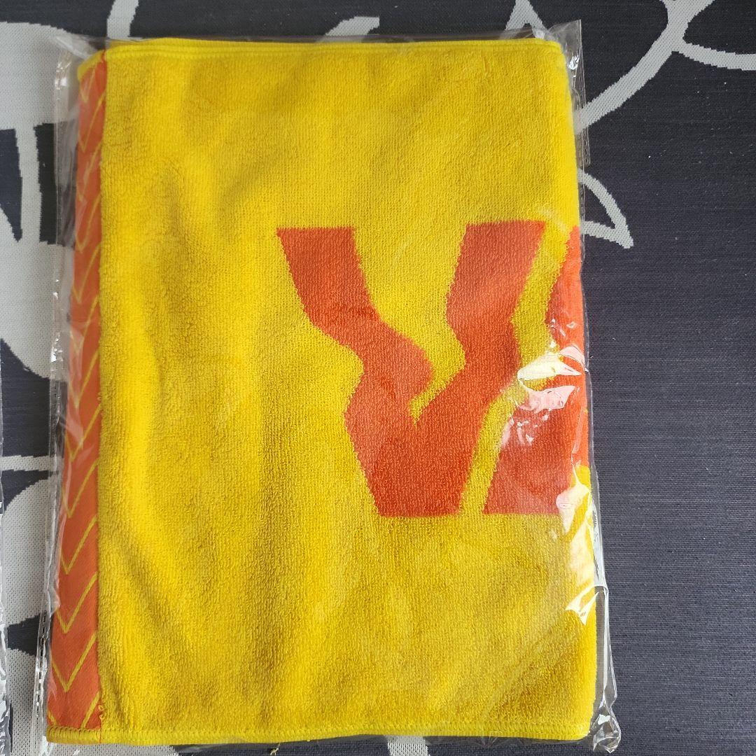 VAUNDY Tシャツ XL ホワイト & タオル イエロー&ステッカー