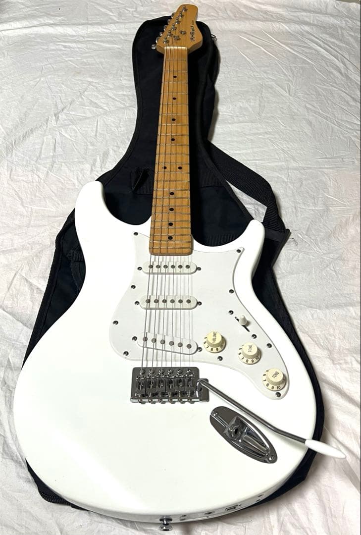 エレキギター　BEHRINGER iAXE393