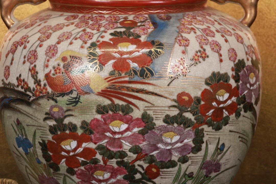 薩摩焼　勇仙作　色絵金彩花鳥図獅子耳　大香炉　高さ45cm BE941