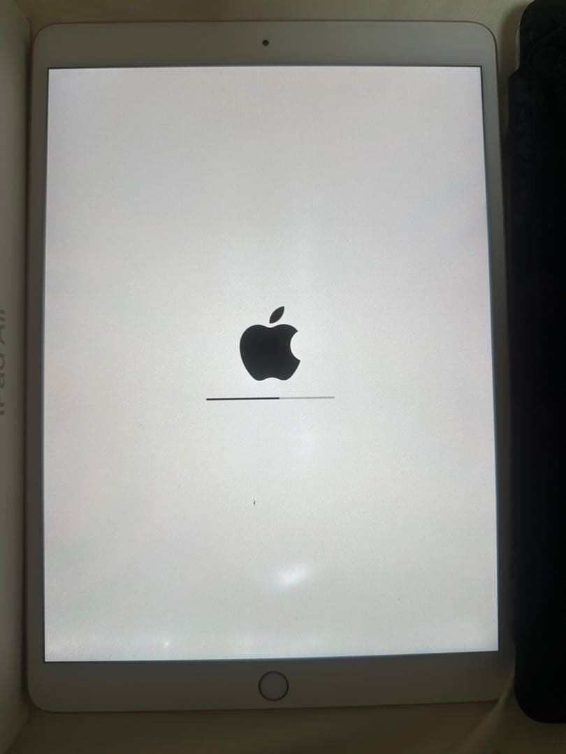 期間限定出品iPad Air第3世代 WiFiモデル64GBゴールド カバー付き